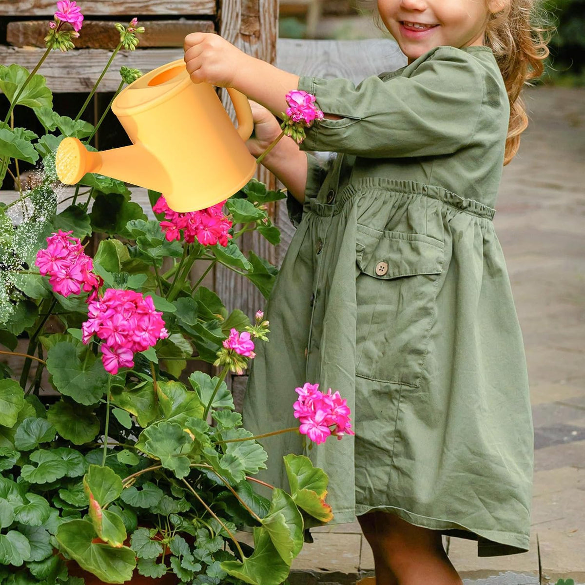 Small Watering Can for Kids, 700ml/23.7 Oz Plastic Watering Can for Indoor Plants Garden Flower (Yellow)